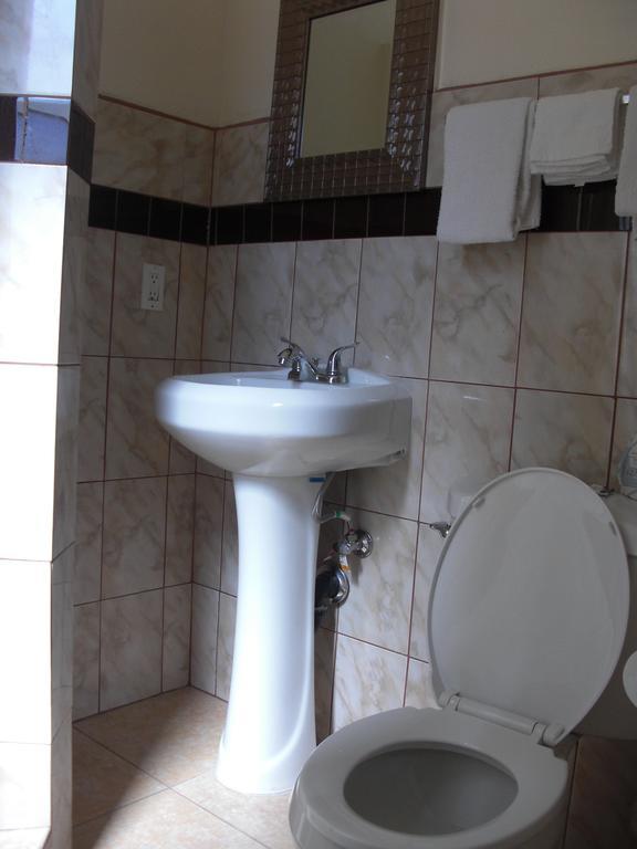 Tropicana Motel Комптън Стая снимка